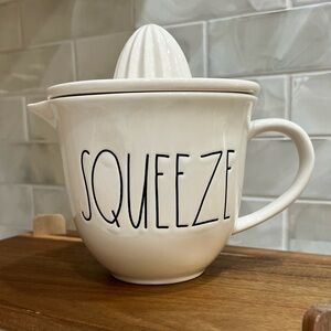 Rae Dunn “SQUEEZE” Citrus Juicer Mug With Reamer Lid 24 oz Artisan Collection